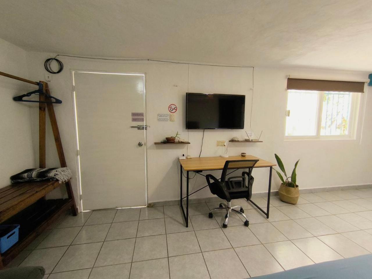 Apartment Comfy Yaxkin On Downtown, 3 Block Away From Sea And Sunsets