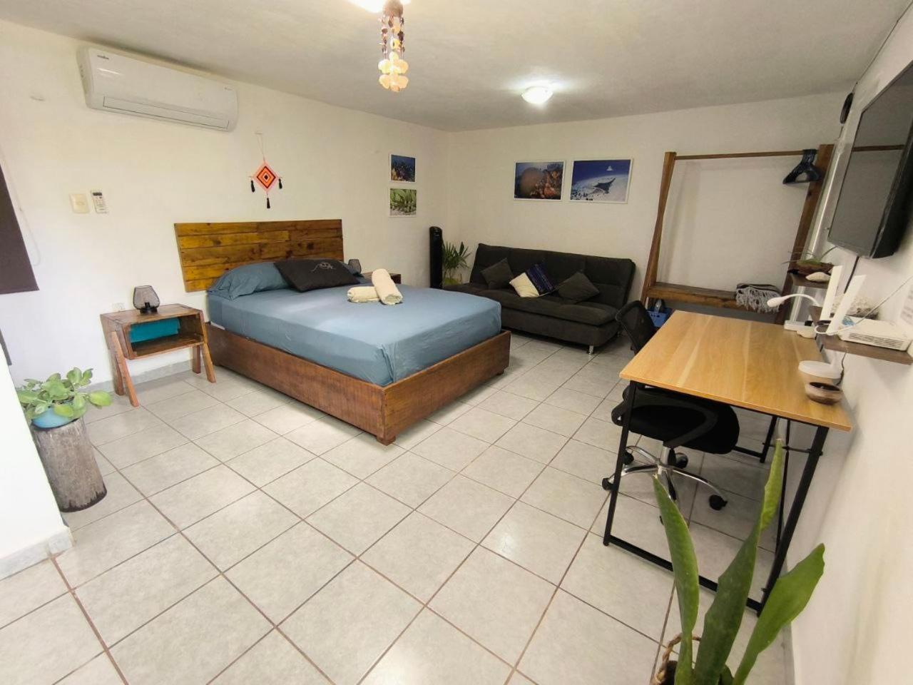 Comfy Yaxkin On Downtown, 3 Block Away From Sea And Sunsets Apartment *